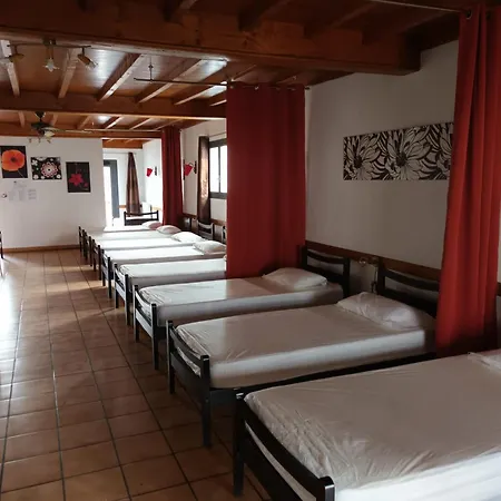 Refuge D'etape Zuharpeta Randonneur Pelerin